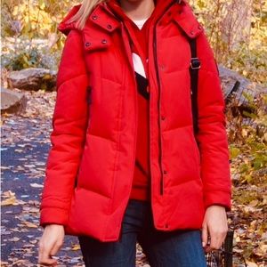 Vince Camuto Puffer in red / Size S